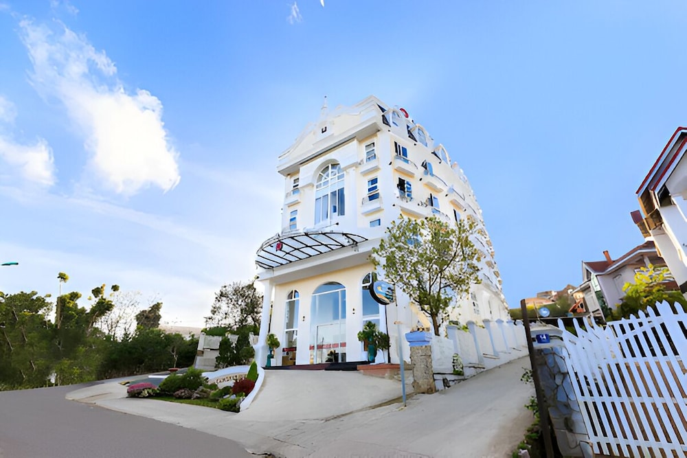 Capital O 585 Saigon Book Da Lat Hotel 3/64