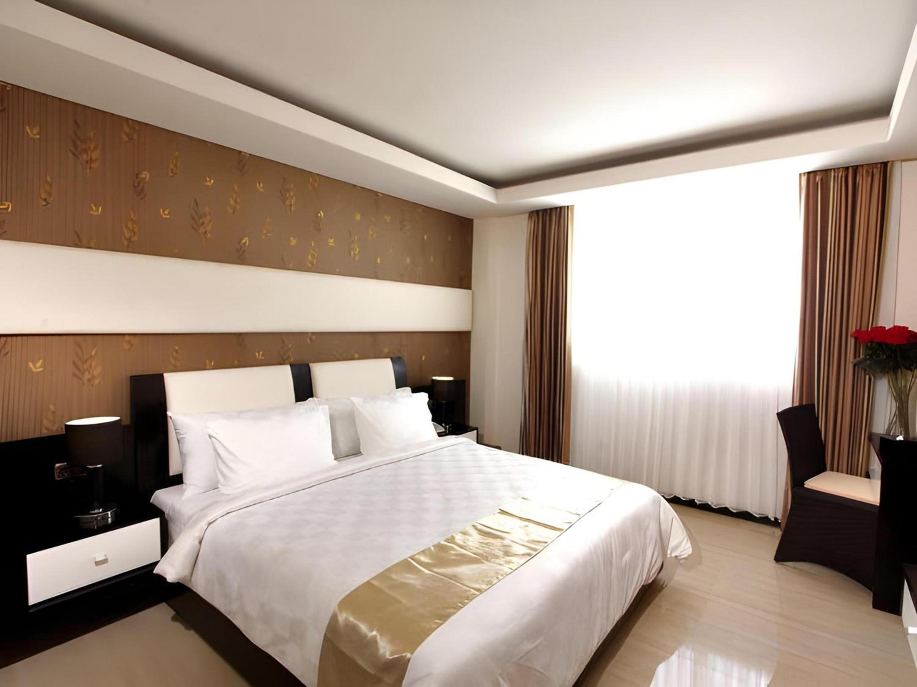 Townhouse Oak Princess Keisha 15/50