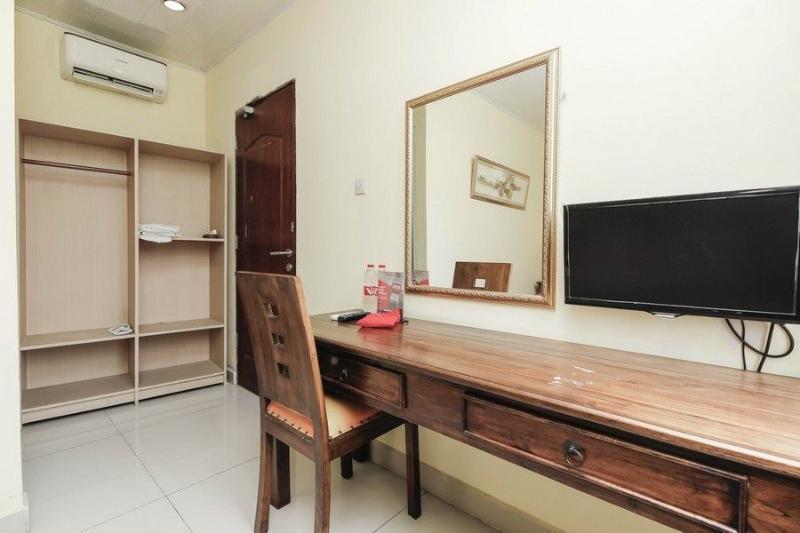 Reddoorz Plus Cikarang 8/20