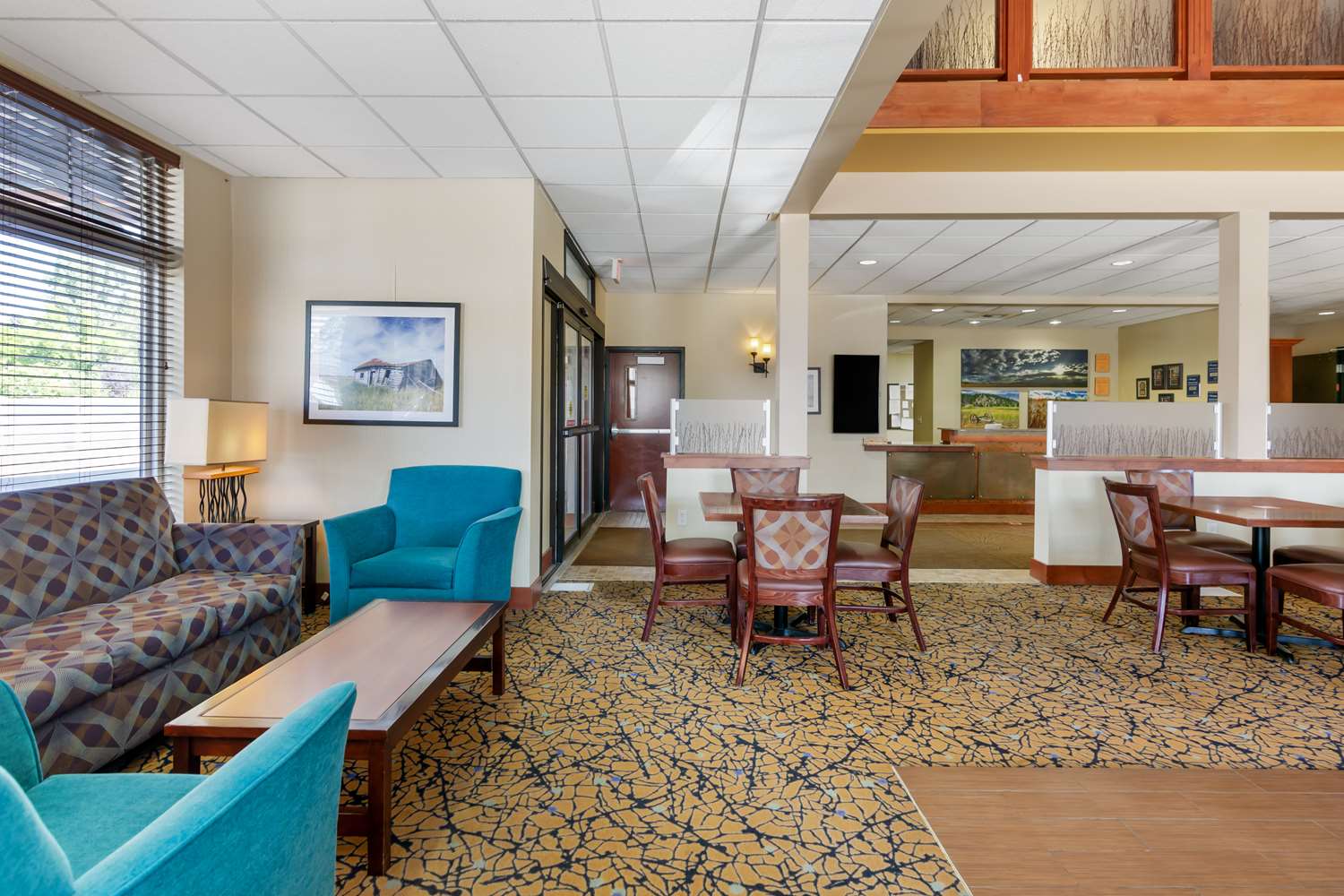 Best Western Golden Prairie Inn & Suites 26/38