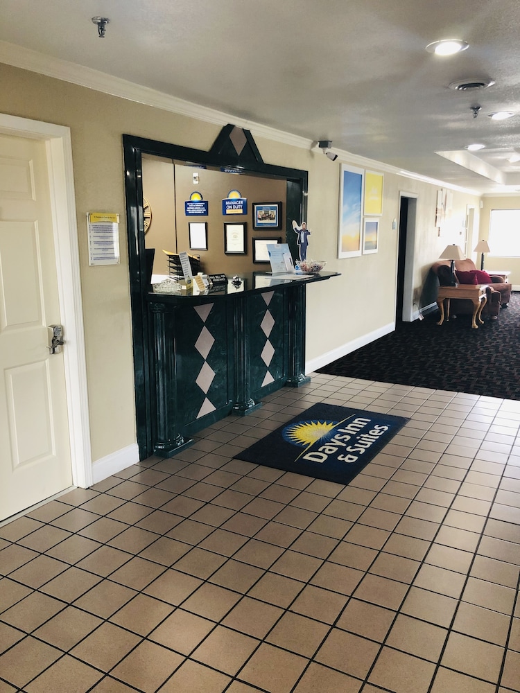 Days Inn & Suites by Wyndham Stuttgart 7/23
