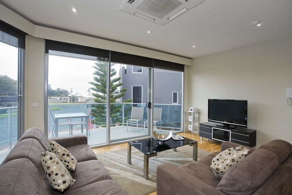 7 Bell Street Apartments 35/50