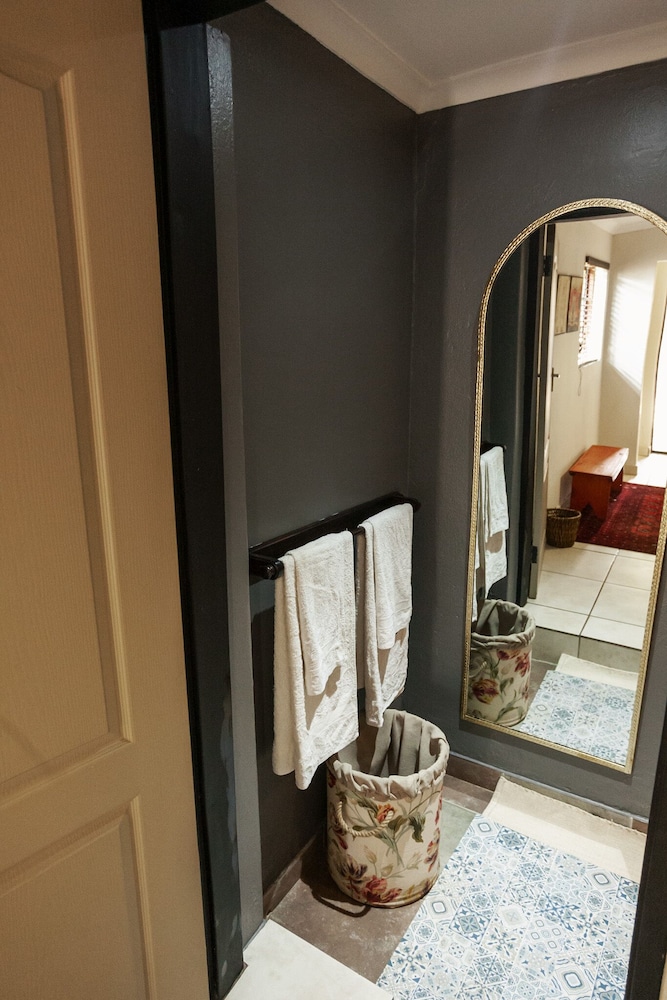 Town And Country Guest House 11/50