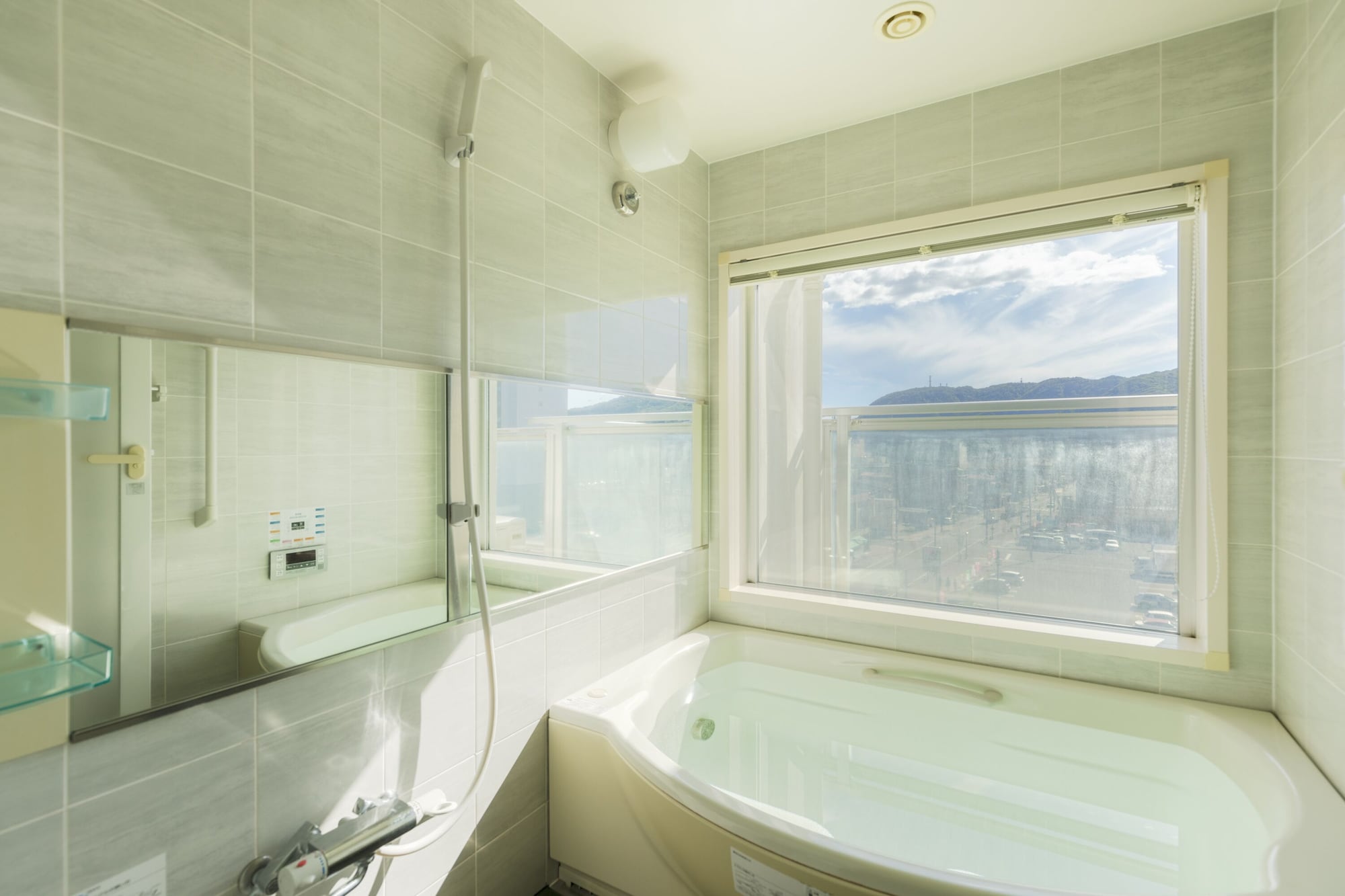 DELUXE, RESIDENCE, TWIN BEDS, HIGH FLOOR, SMOKING