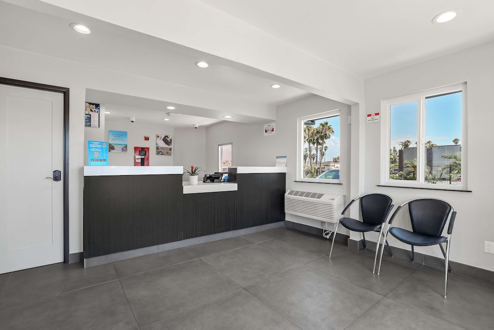 Studio6 Suites Escondido, CA