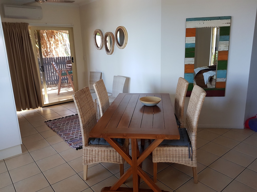 Rose Bay Resort 40/70