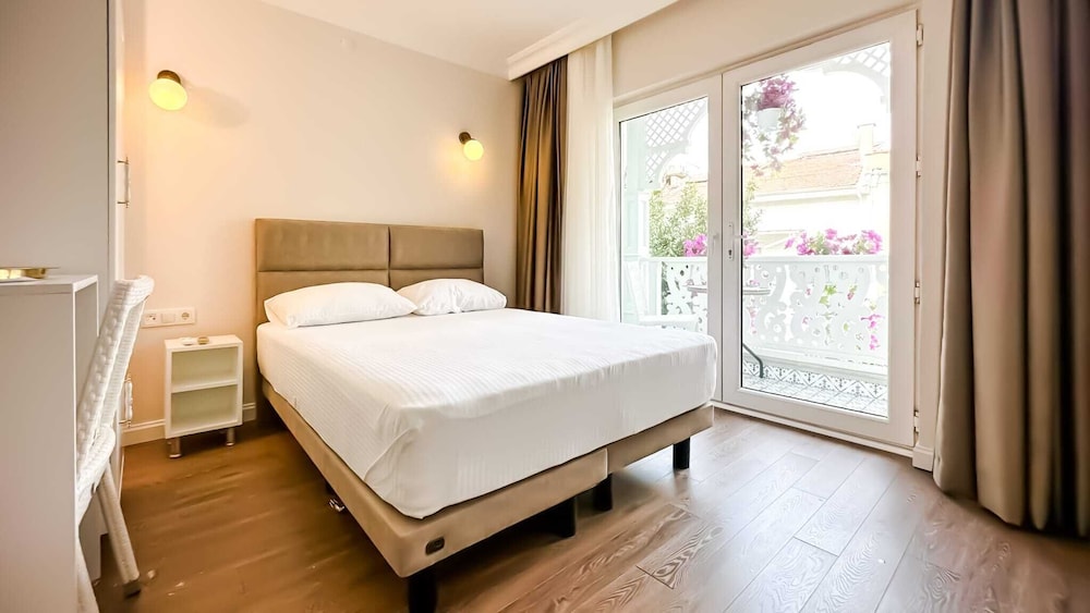 White Palace Otel 30/50