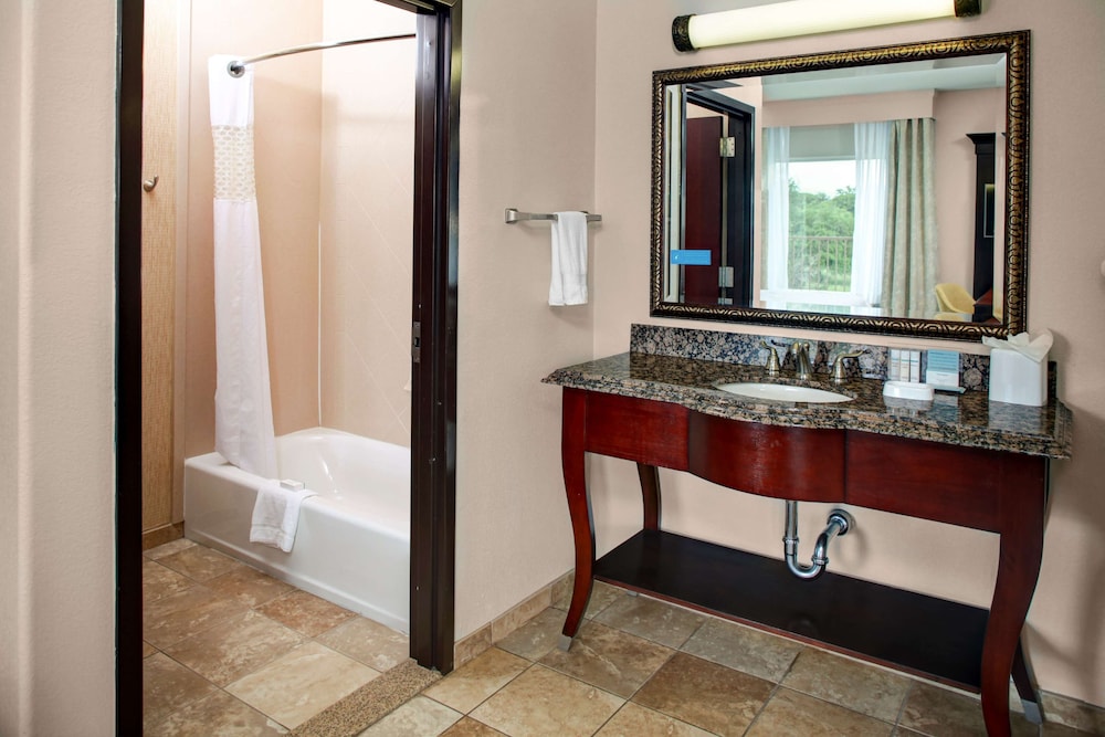 Hampton Inn Suites Boerne 17/63