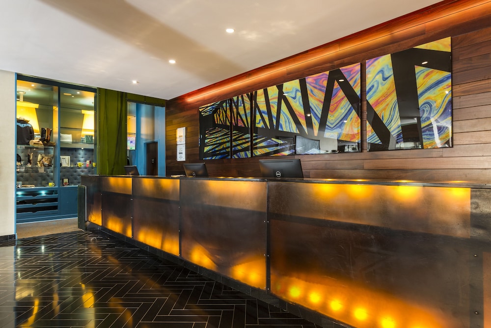 Hotel Derek Houston Galleria 7/83