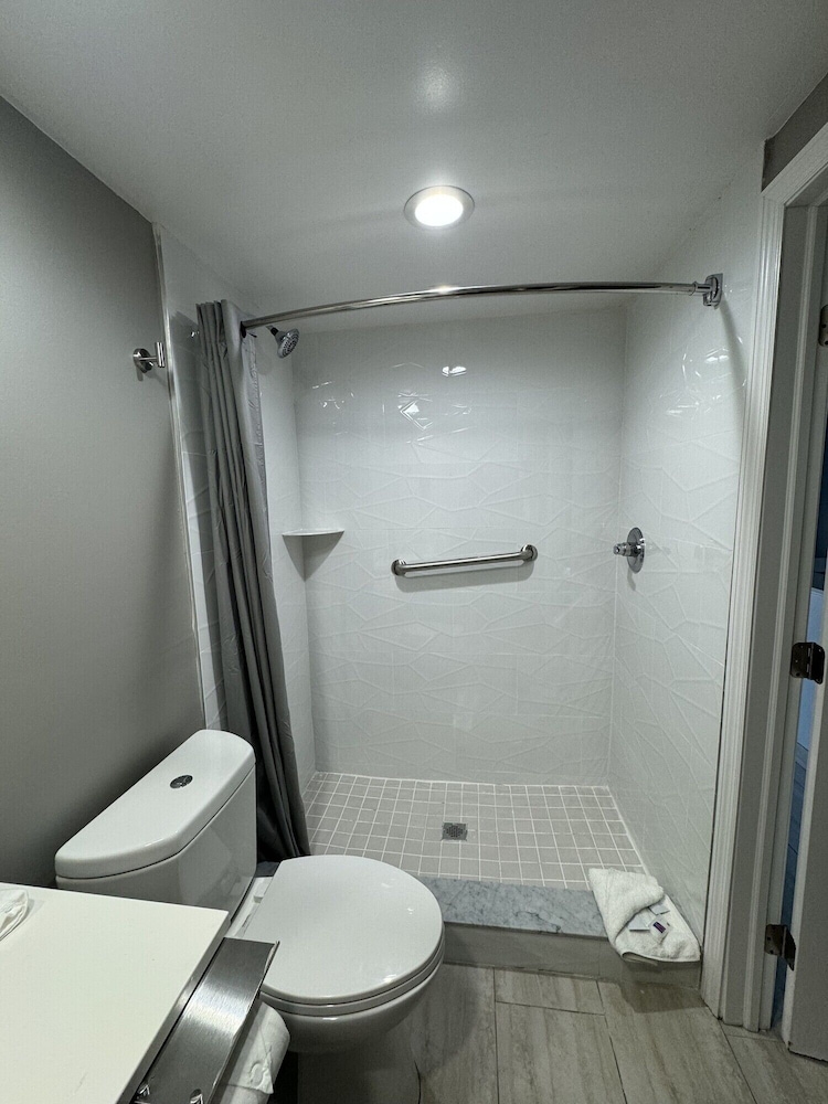 Studio6 Englewood, FL 56/61