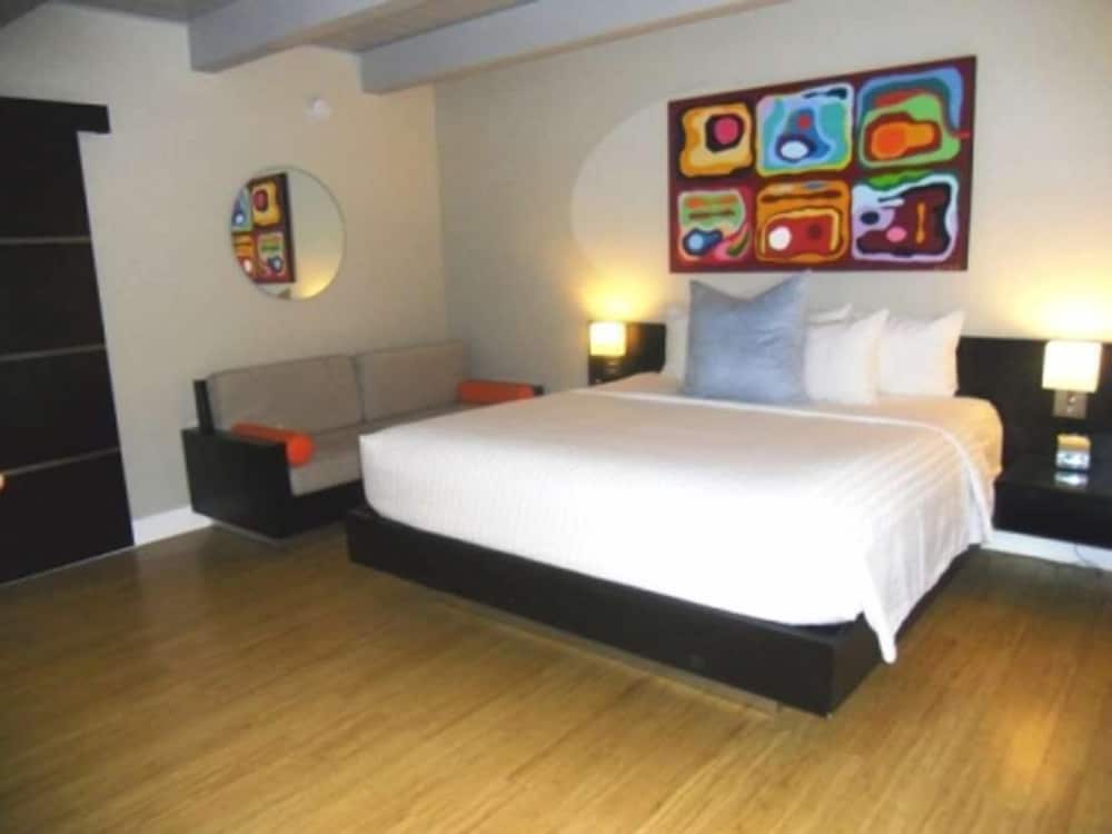 Hotel Current 14/67