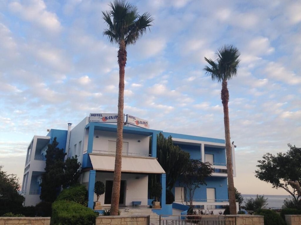 Kanakis Apartments 3/74