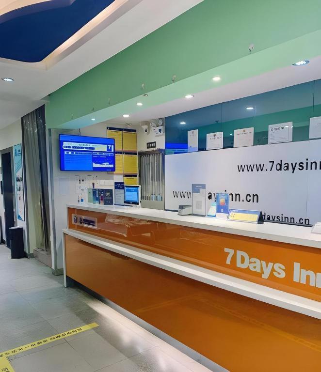 7 Days Inn Chengdu North Railway Train Station Square Branch 9/39