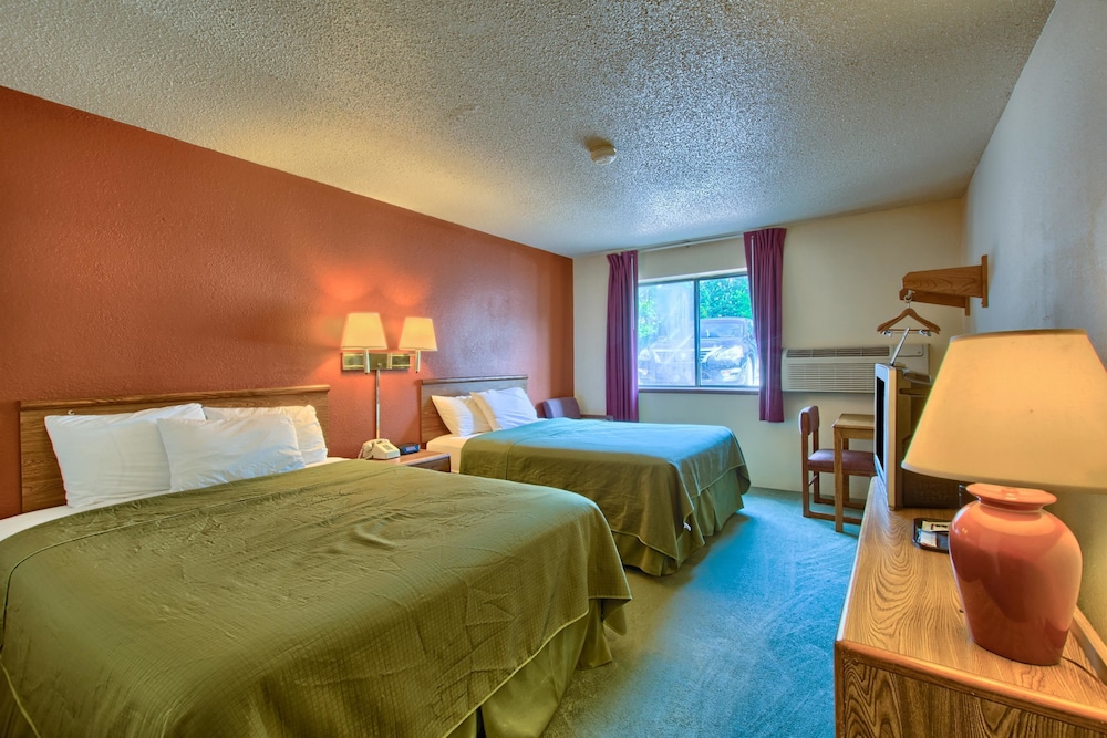 Rodeway Inn Whitehall 20/26