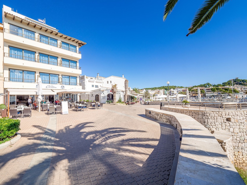 Hostal Port Corona 3/43