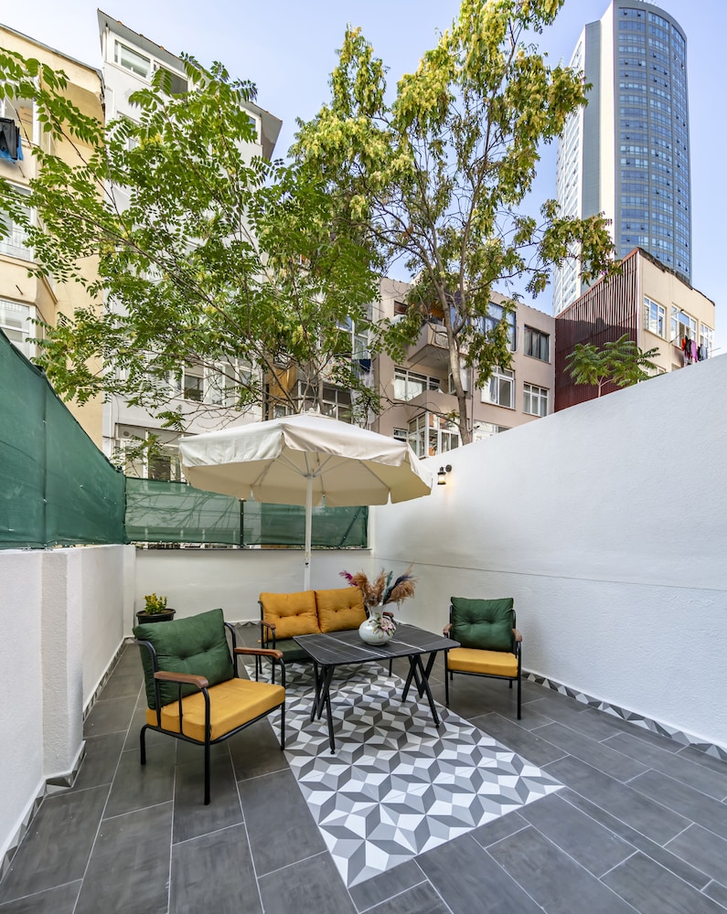 Hexa Suites Hotel 11/50