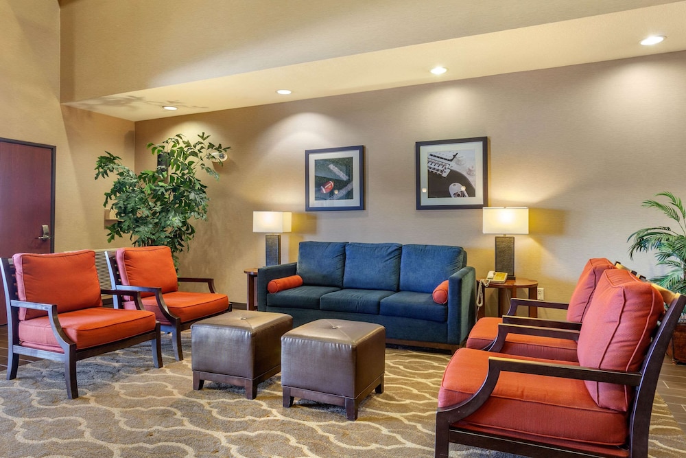Comfort Suites Glendale State Farm Stadium Area 27/45