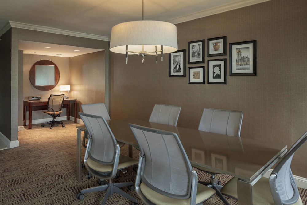 Sheraton Commander Hotel 48/48