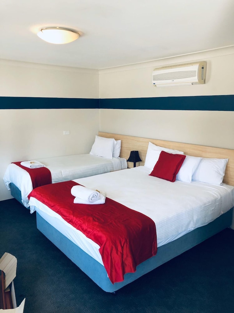 Red Cedar Motel 15/41