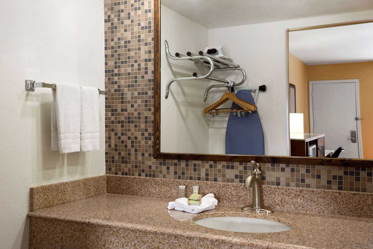 Super 8 By Wyndham Austin Downtown/Capitol Area 23/23