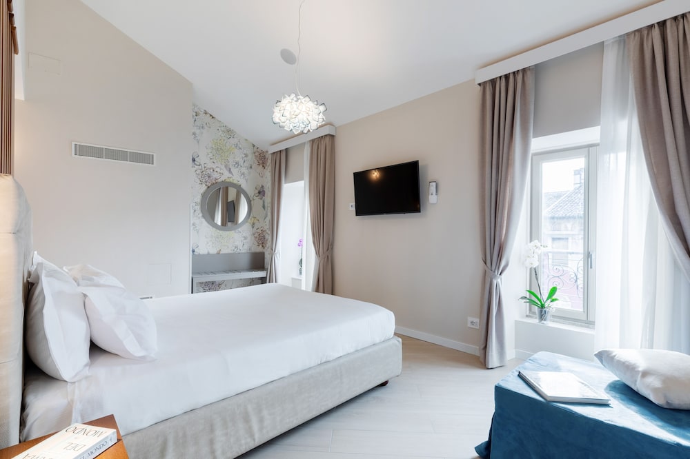Oriana Suites Udine 7/24