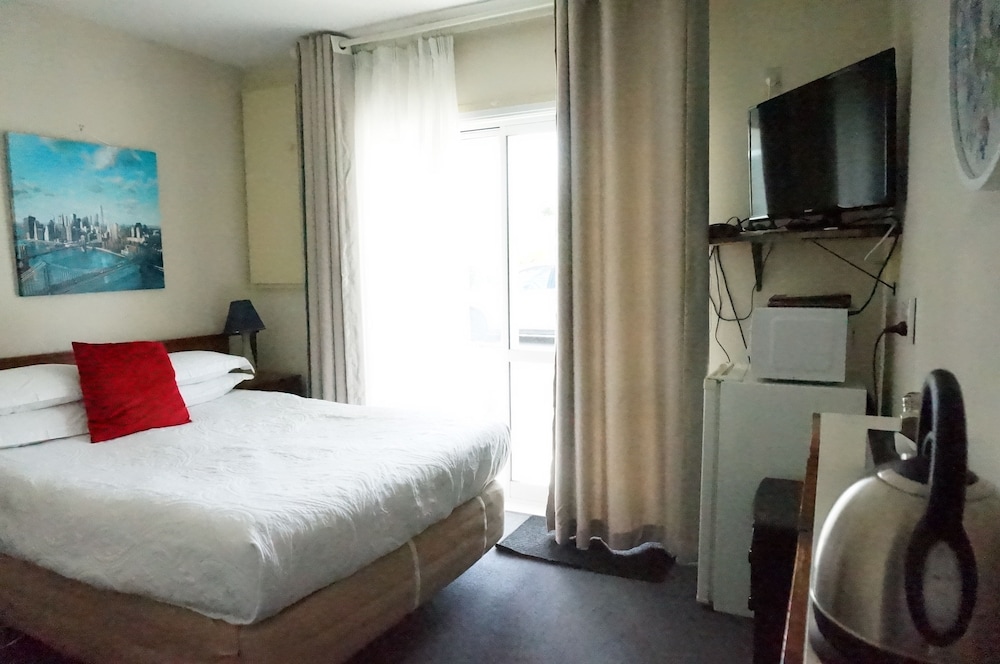 Coachman Motel 13/39