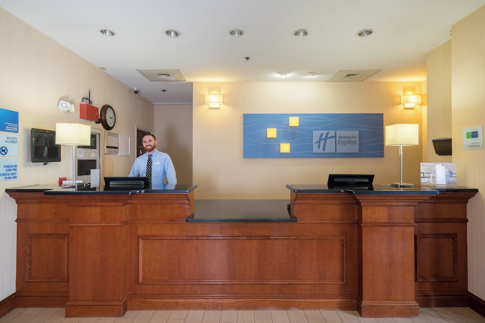 Holiday Inn Express Hotel Suites Quakertown 9/76