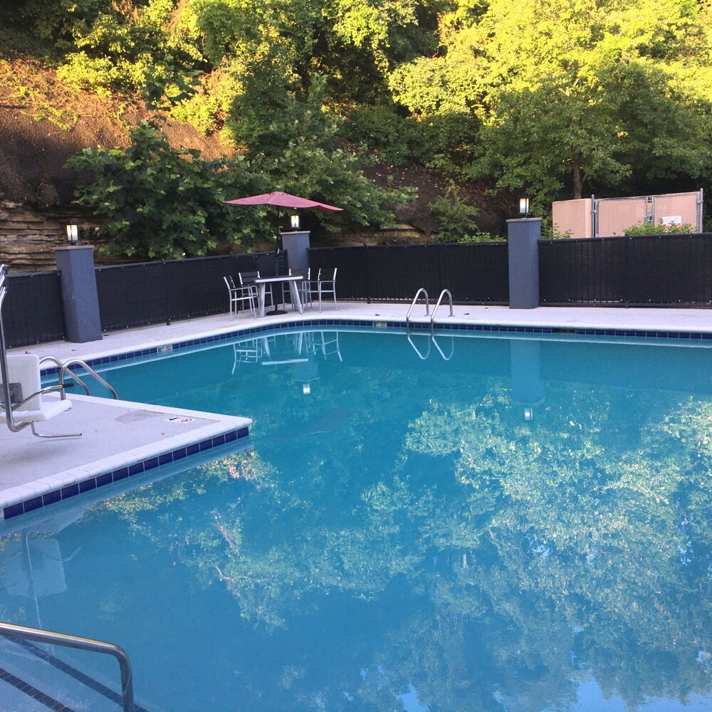 Comfort Suites Nashville Airport - BNA 5/52