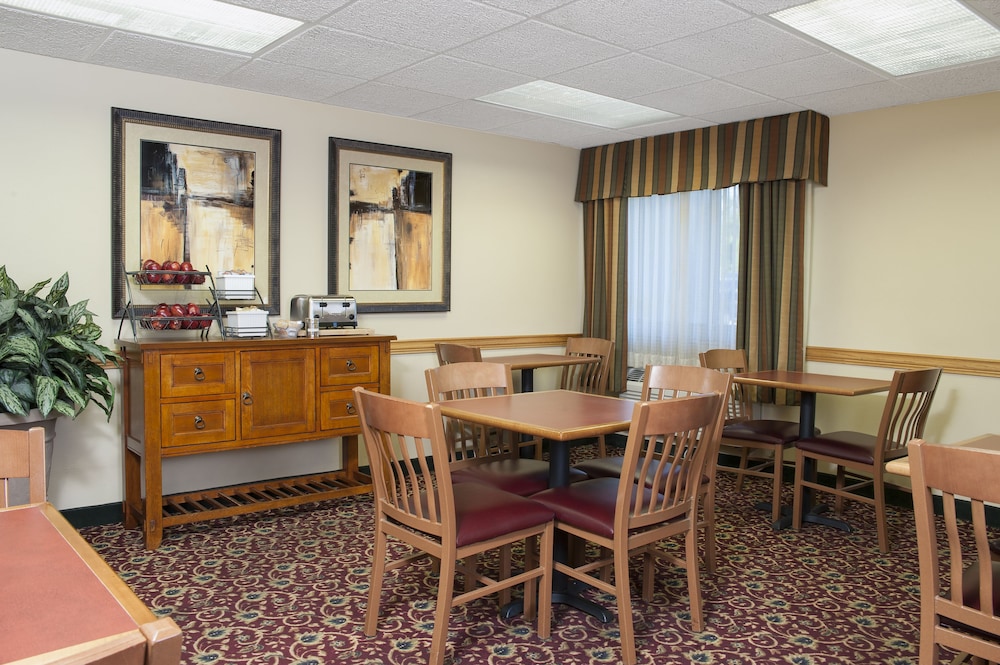 Baymont by Wyndham Mt. Pleasant 39/48