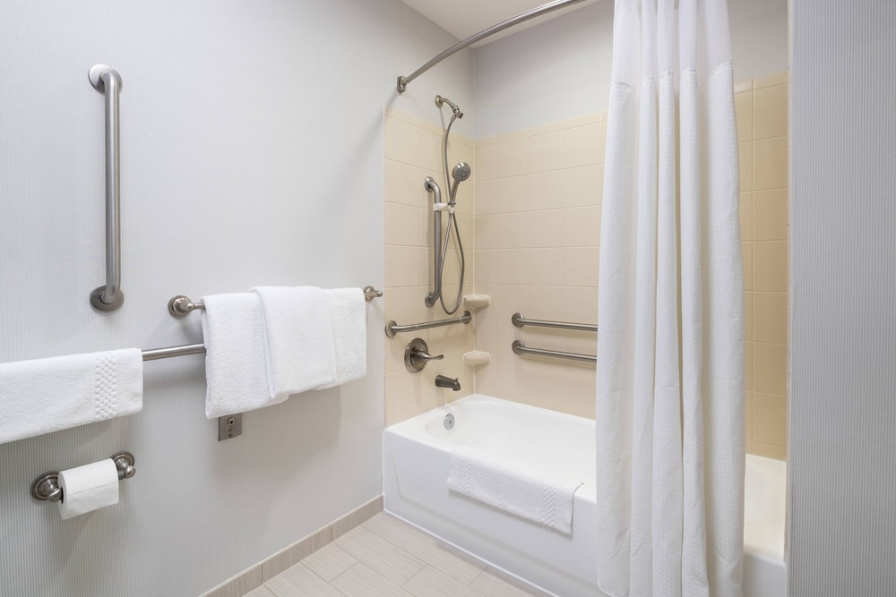 Courtyard by Marriott West Orange 12/52