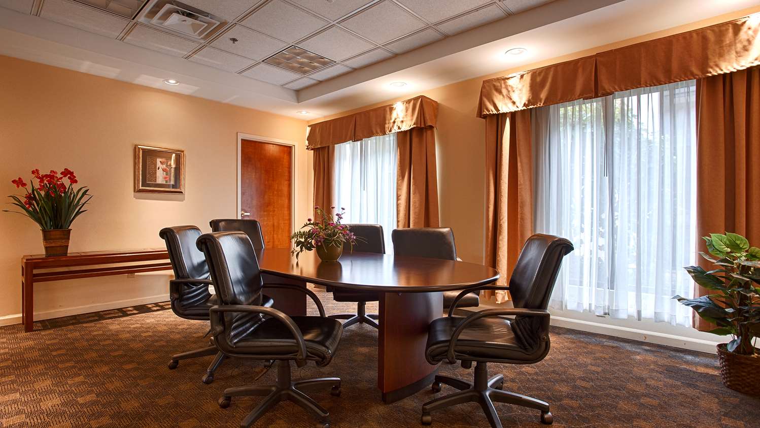 Best Western Galleria Inn & Suites 28/30
