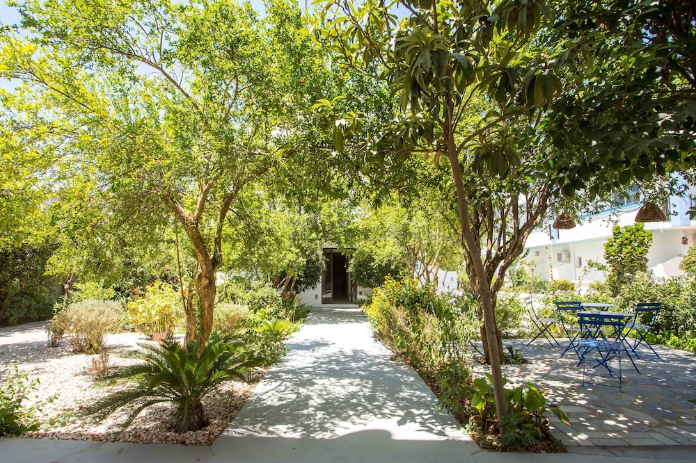 Atma Beach Rooms & Suites 20/27