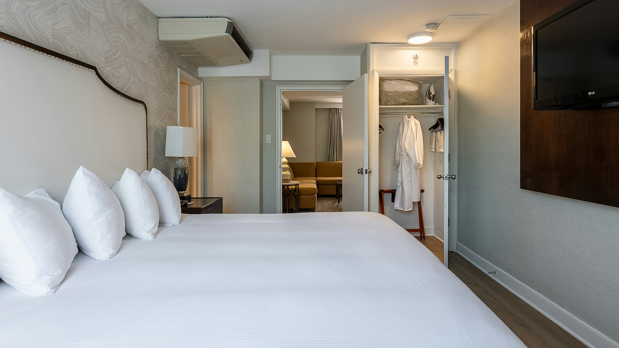 ROOM, ACCESSIBLE
