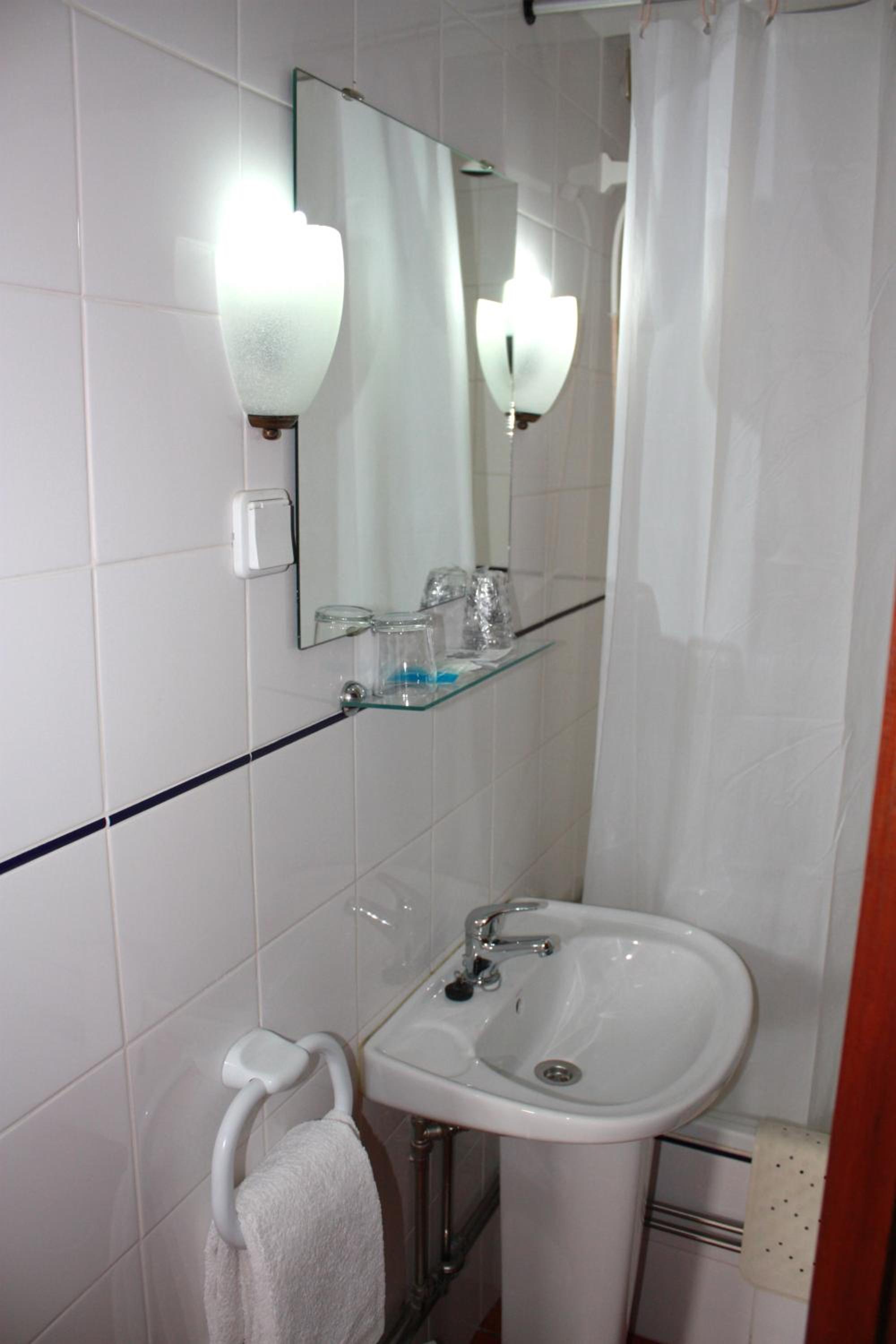 HOTEL DONA LEONOR 43/44
