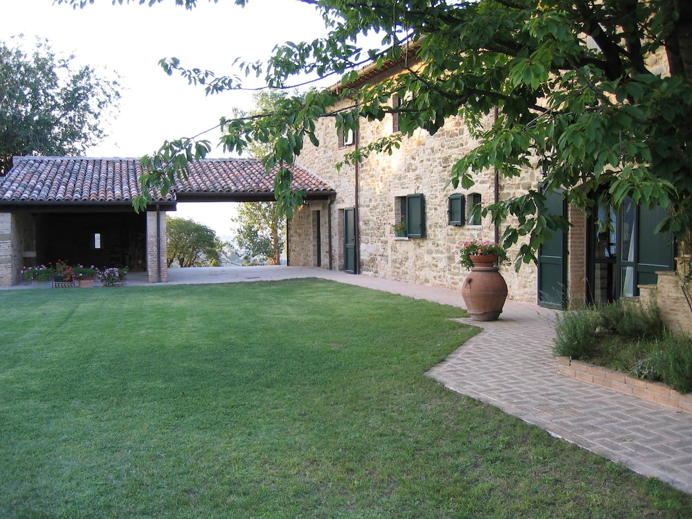 Azienda Agraria Montelujano 25/35