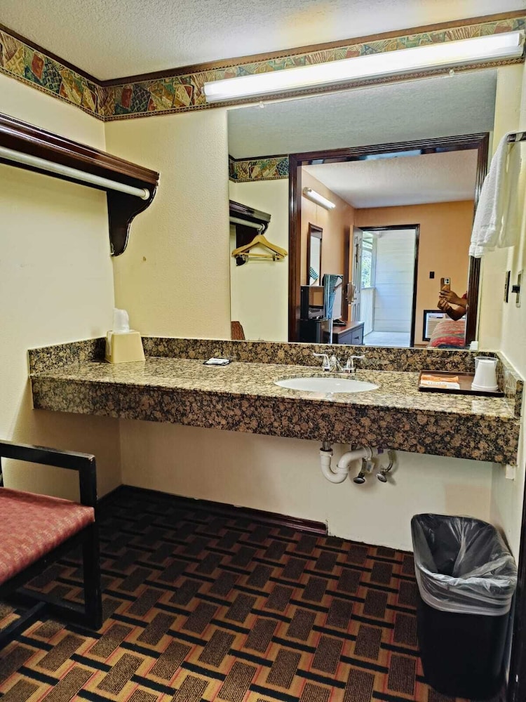 Victorian Inn 27/27