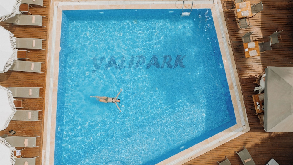 Yalipark Beach Hotel 40/65