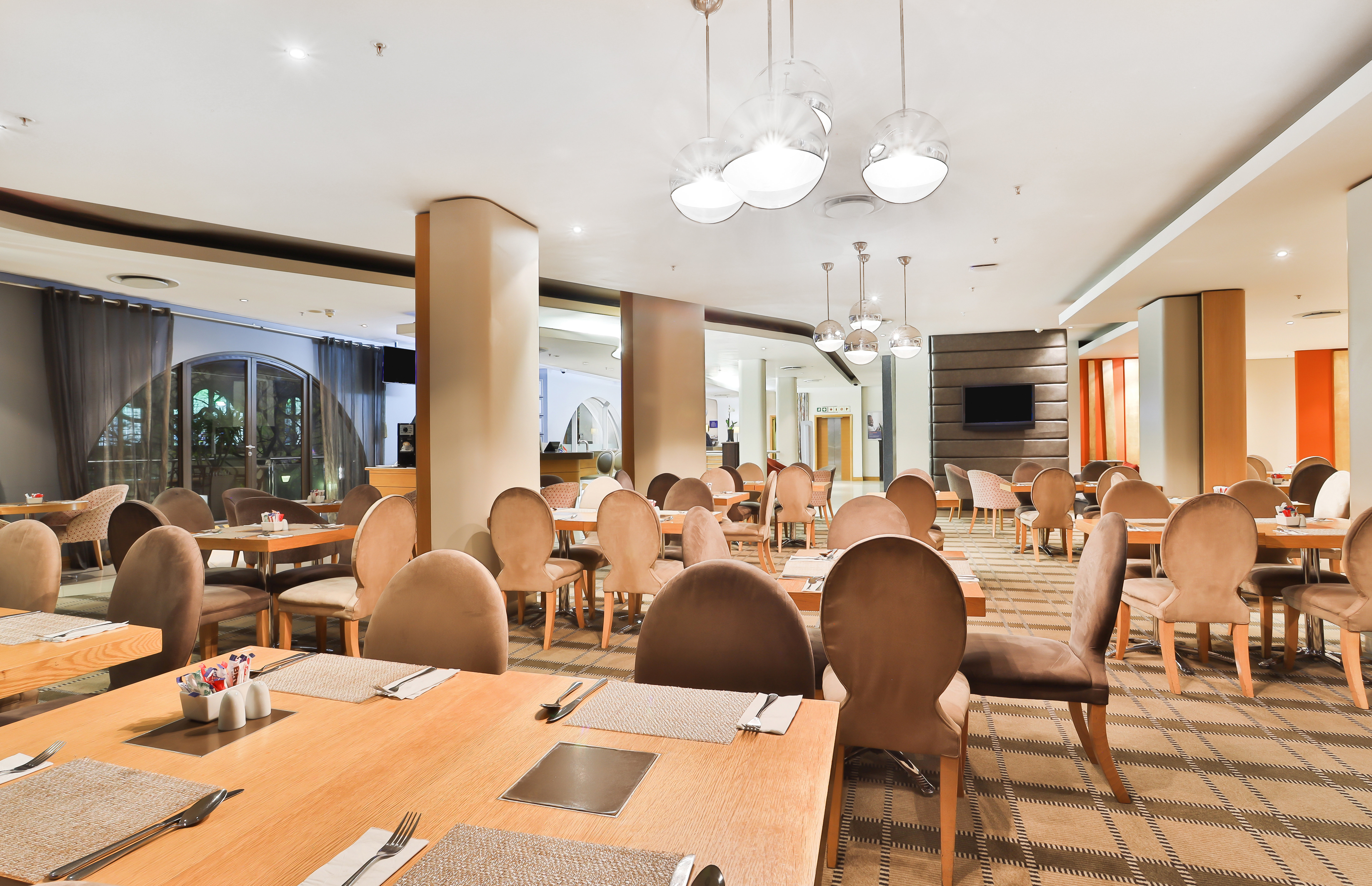 HOLIDAY INN EXPRESS CAPE TOWN CITY CENTRE 33/50