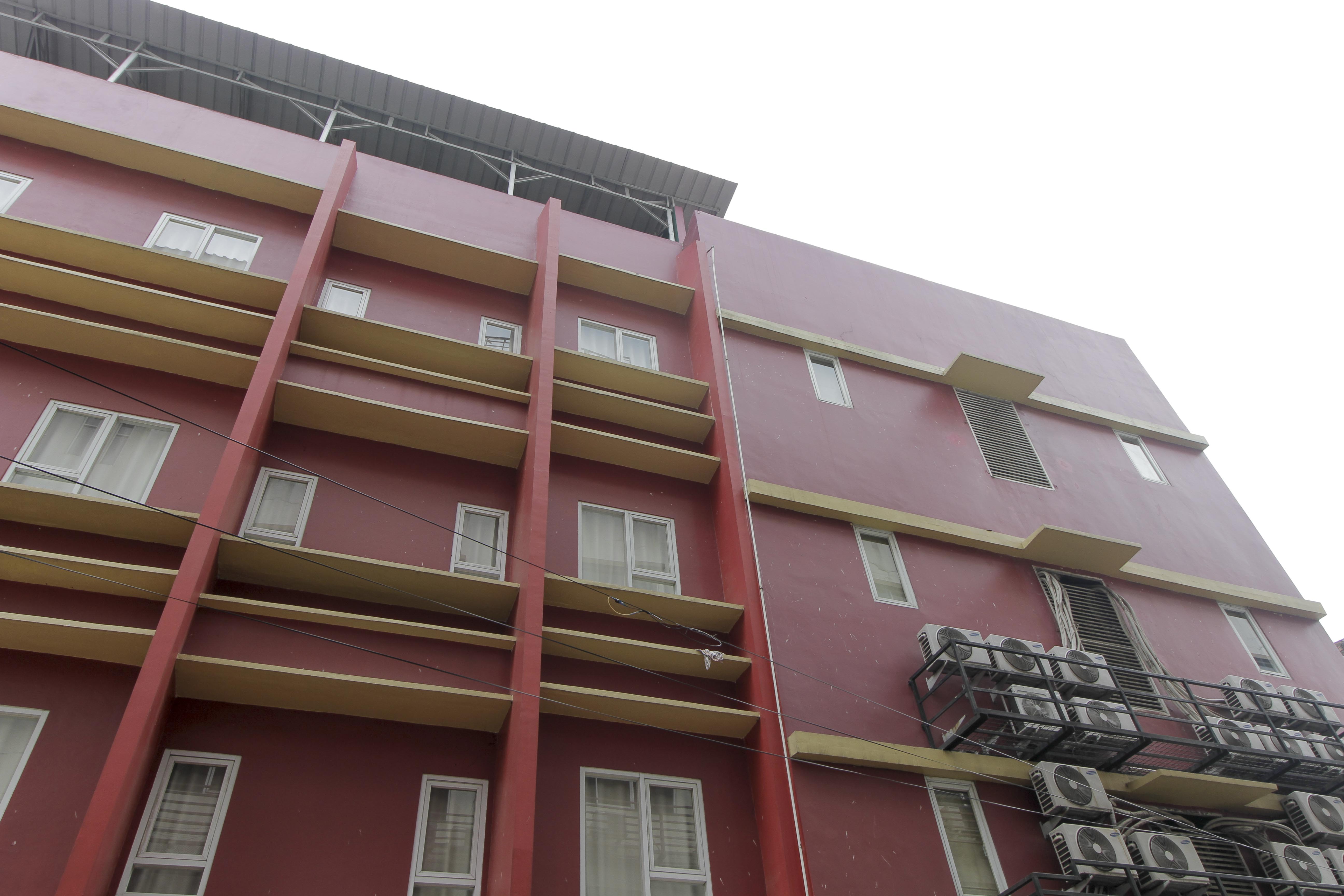 Reddoorz Plus Near Galaxy Bekasi 1/22