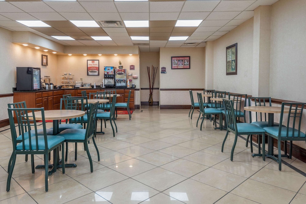 Econo Lodge Louisville Downtown 35/44