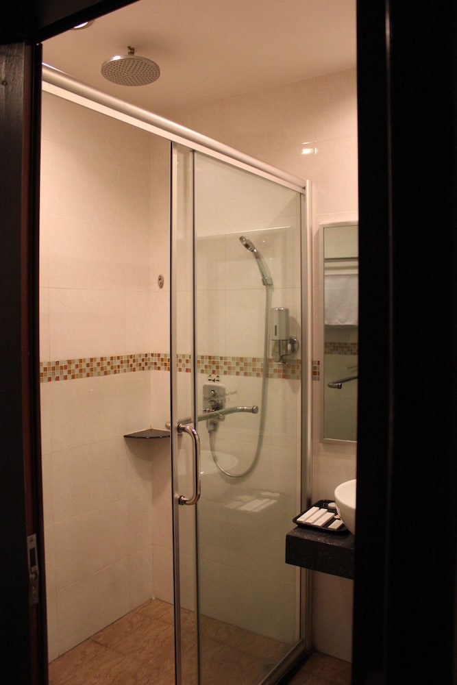 Hotel 17 12/65