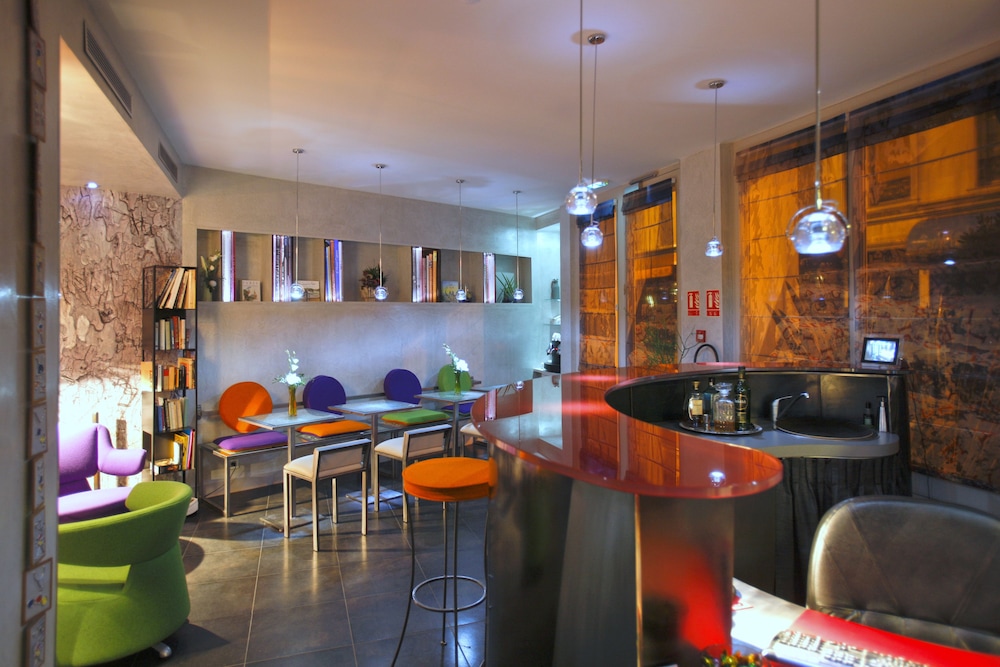 Apostrophe Hotel 41/45
