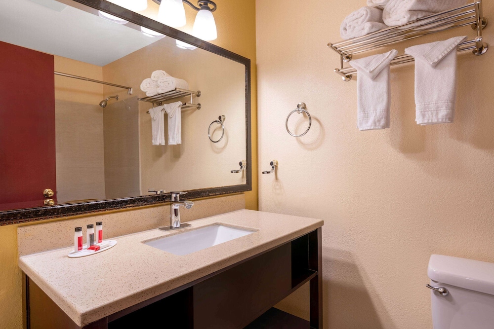 Sutton Suites Hotel 35/38