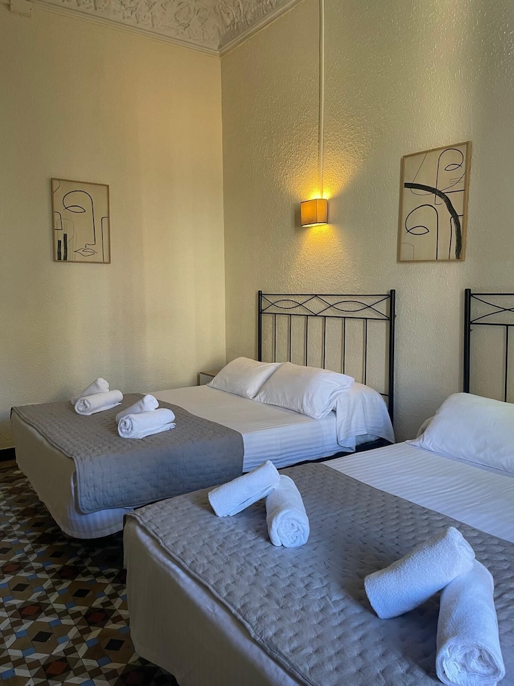 Hostal Balmes Centro 25/50