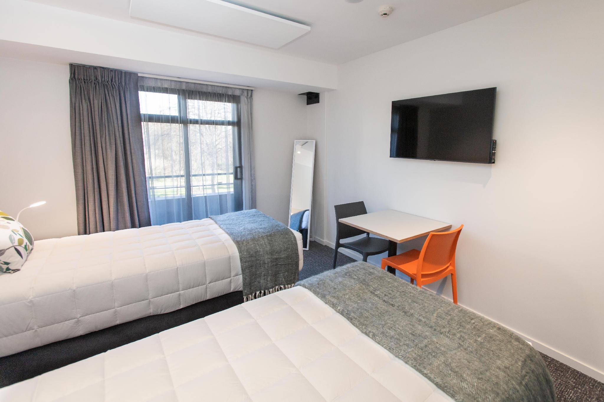 Classic, Twin Beds