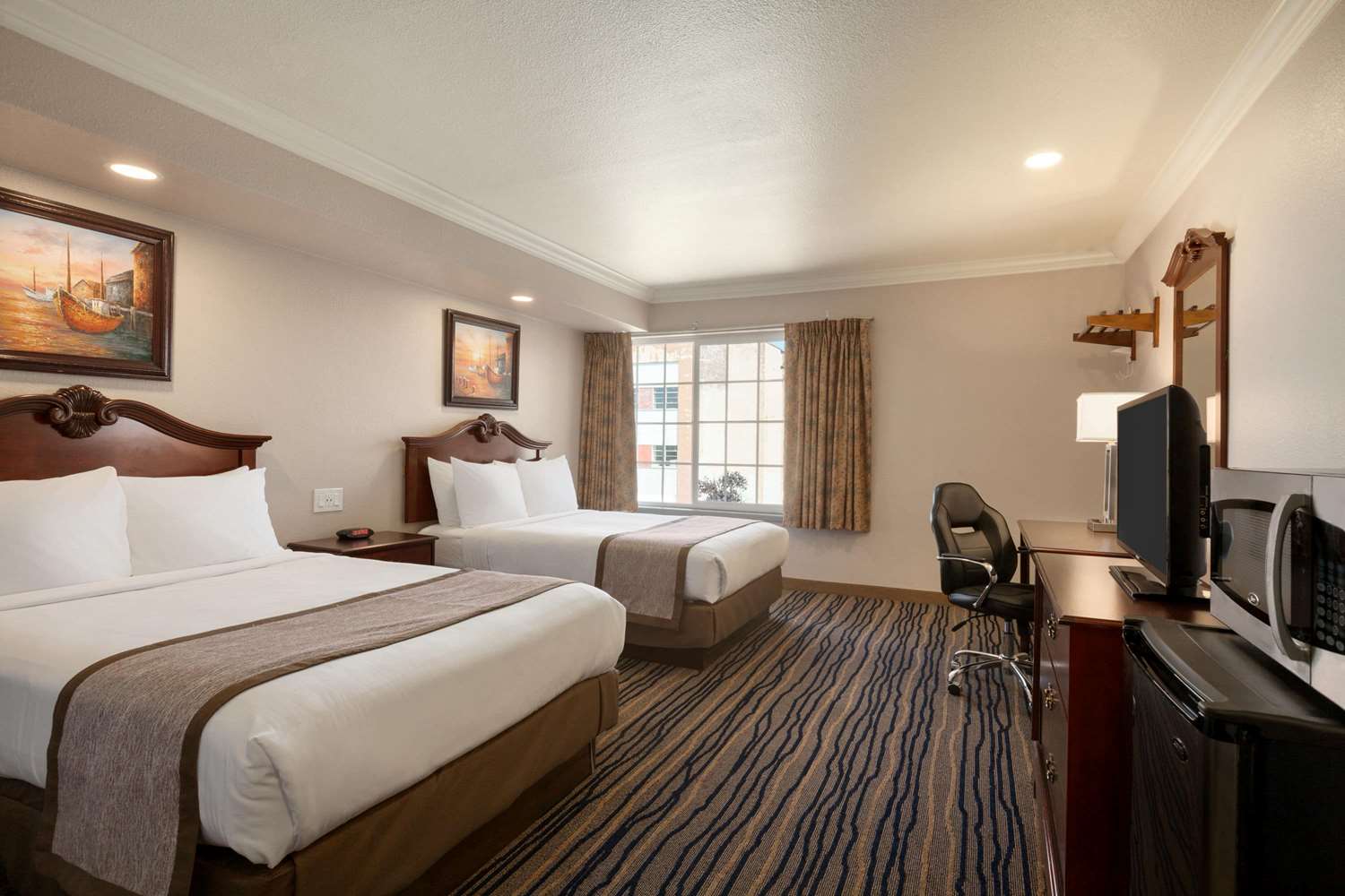 Days Inn by Wyndham Eureka CA 11/22