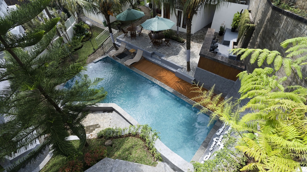 Aleyra Hotel and Villa Garut 46/50