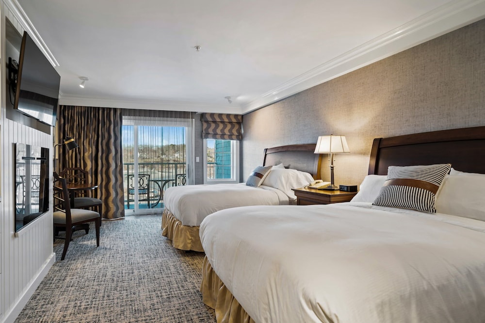 Upper, Beach, 2 Double Beds, Partial Beach View, Balcony