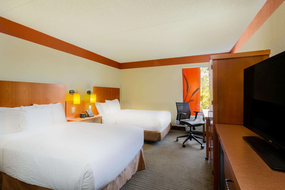 Spark by Hilton Charlotte Airport North 25/37