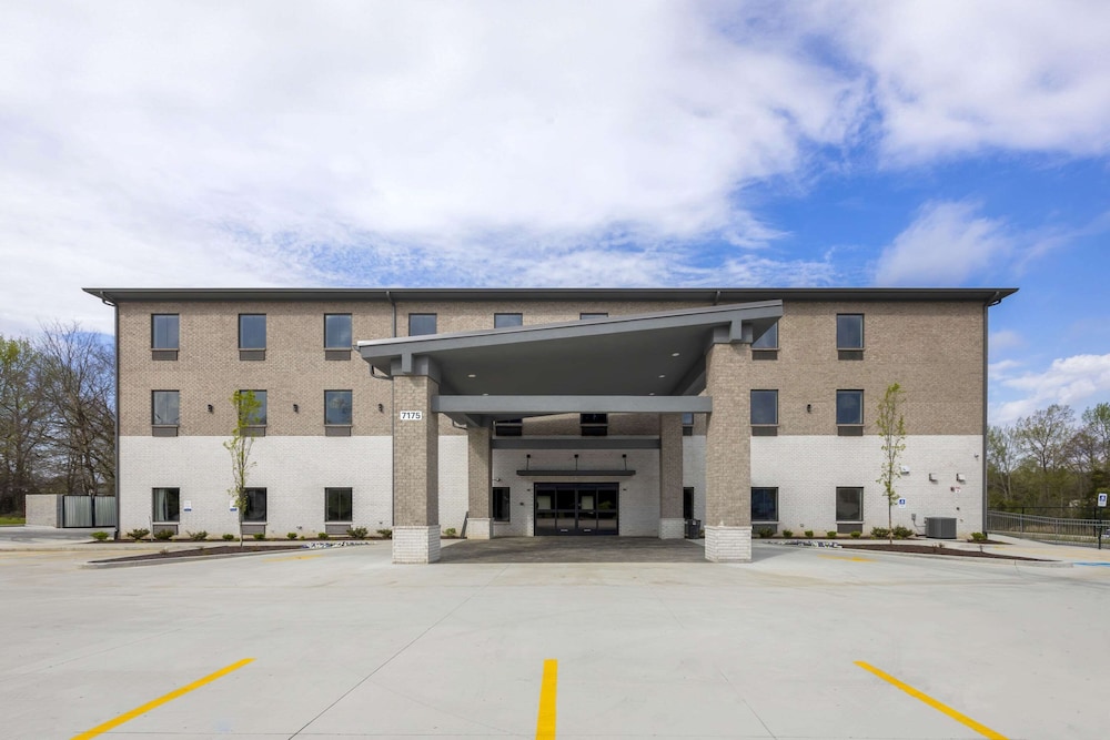 Quality Inn and Suites Joelton Nashville, TN 40/44